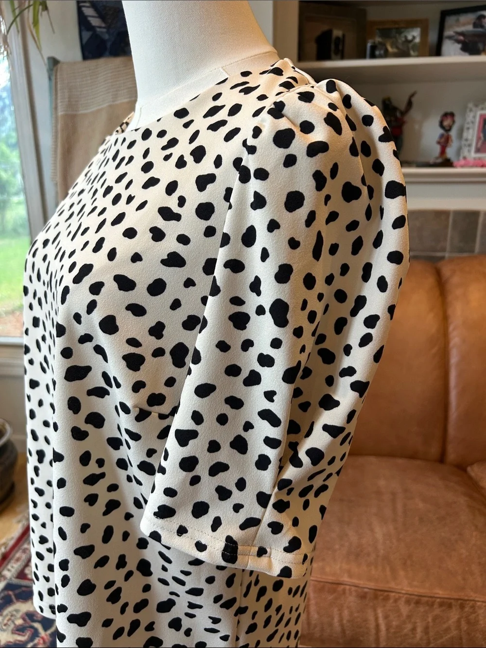 MELLODAY Black and White Dalmatian Print Puff Sleeve Blouse - Picture 3 of 8